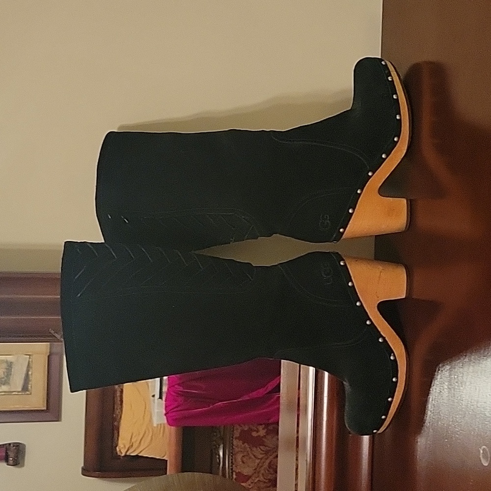 Ugg Women's Black Boots Size 10 - Picture 3 of 6